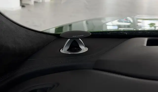 Audi RS Q8 view 30