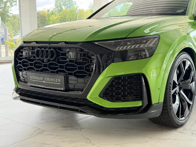 Audi RS Q8 view 10