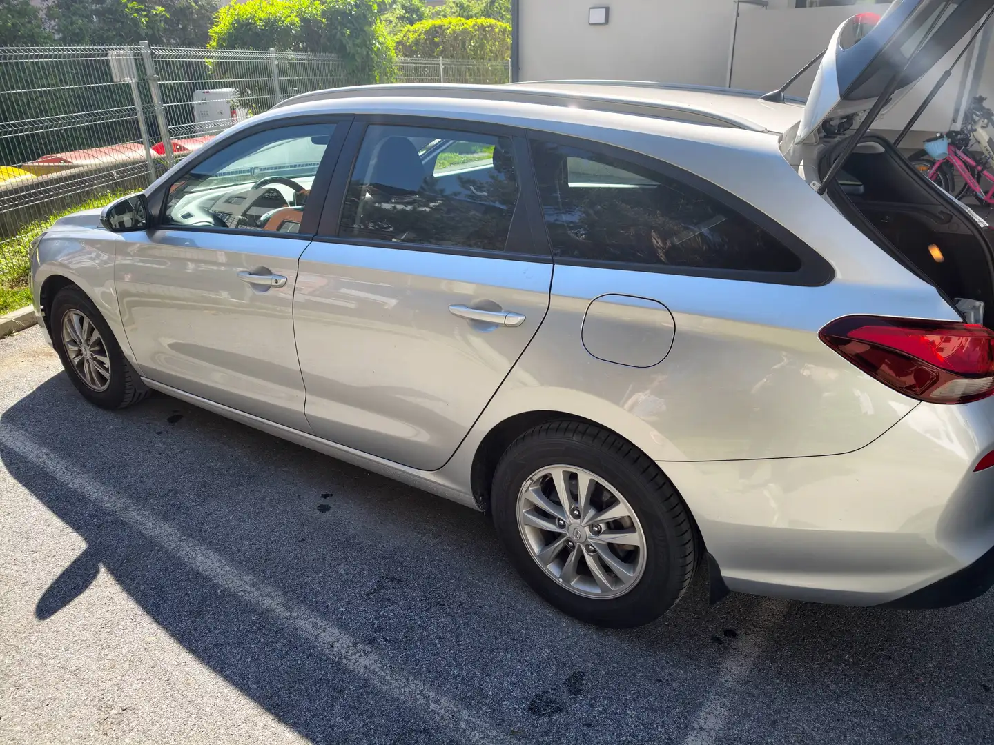 Hyundai i30 i30 CW 1,4 CVVT Start/Stopp Comfort Comfort Silber - 2