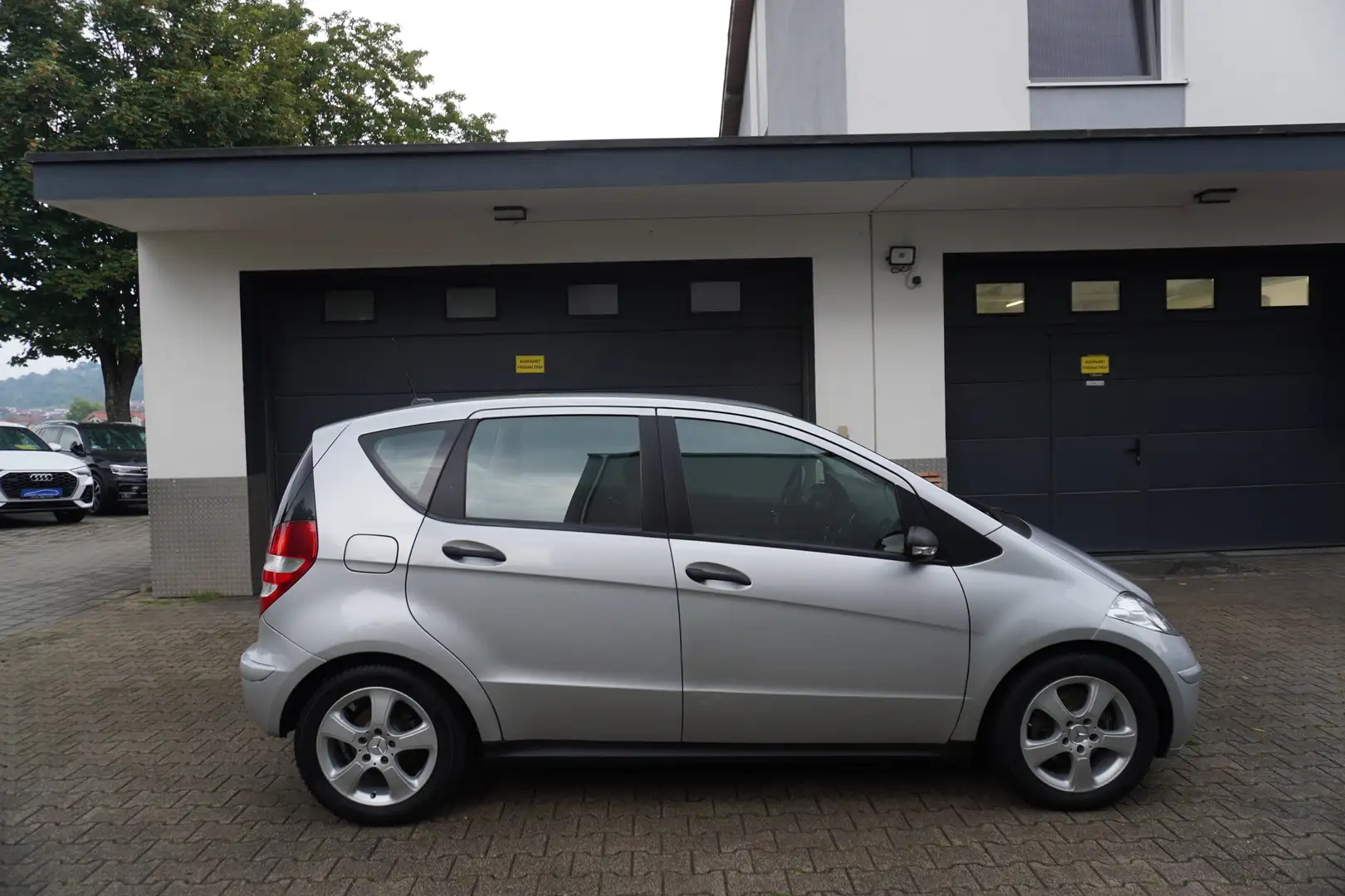 Mercedes-Benz A 150 Automatik KLIMA+ALU+AHK+ZV+TEMPOMAT+Org.86.Tkm Grau - 2