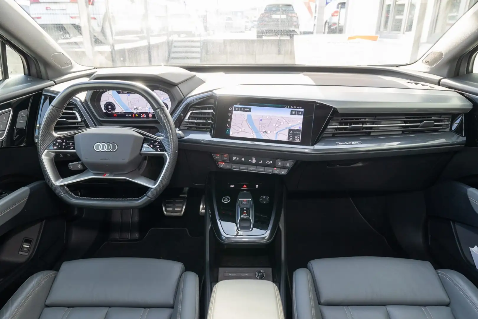 Audi Q4 e-tron e-tron S line 40 (AHK,Matrix,SONOS,Pano,Navi+) Grau - 2