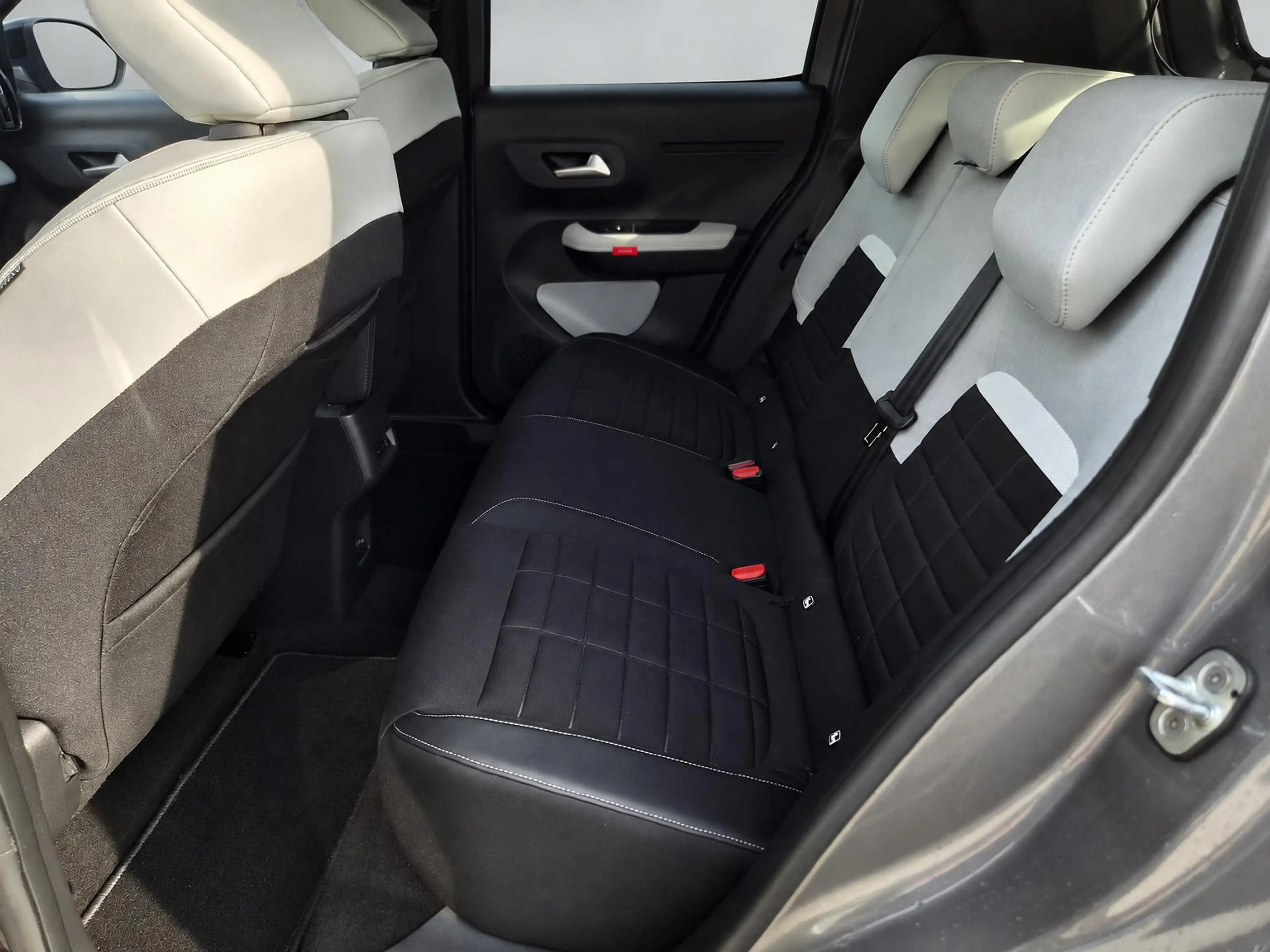 Citroen E-C3 Max 113pk 44 kWh — photo 25