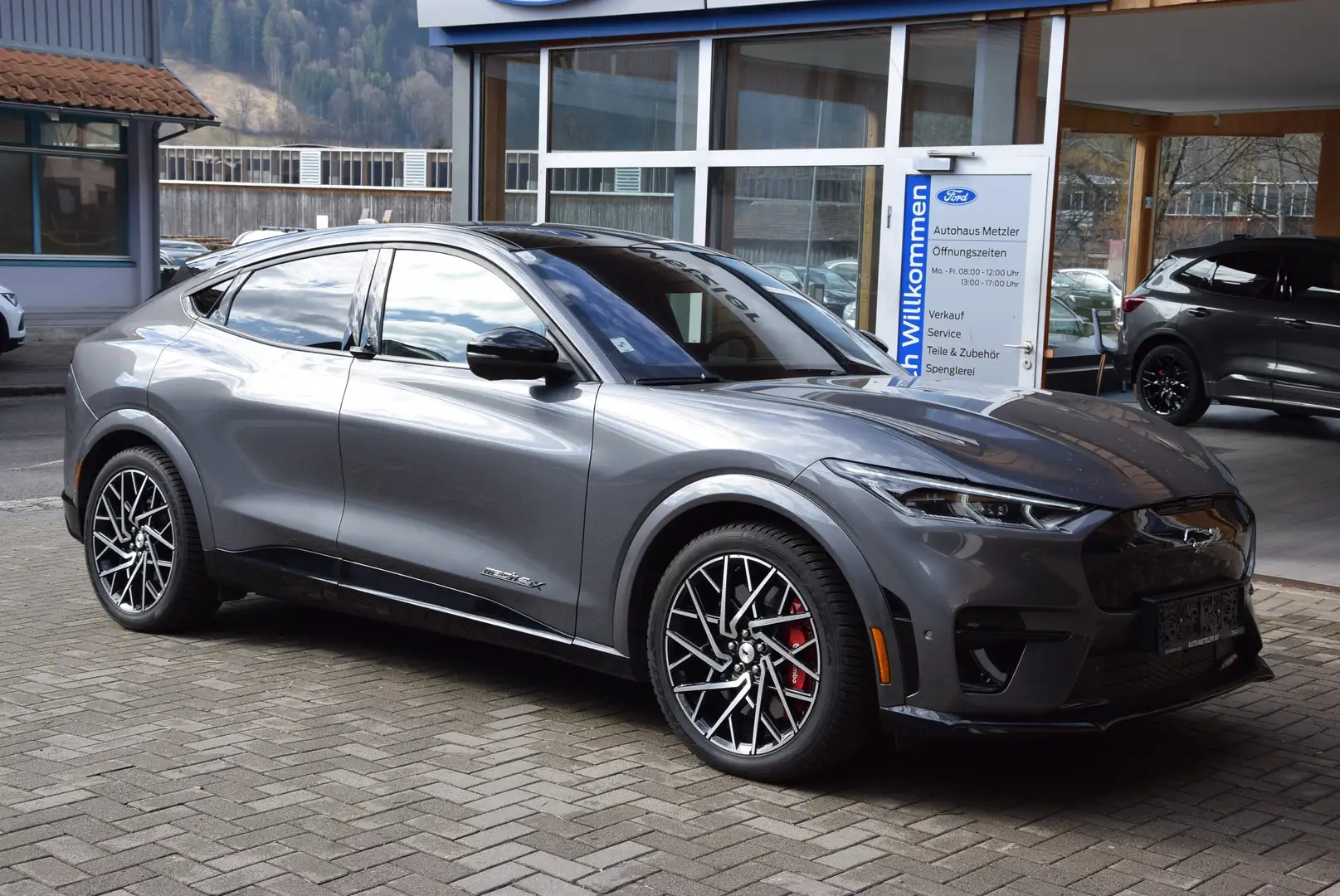 Ford Mustang Mach-E **Elektro**GT**AWD**Panoramadach**ACC** Grau - 2