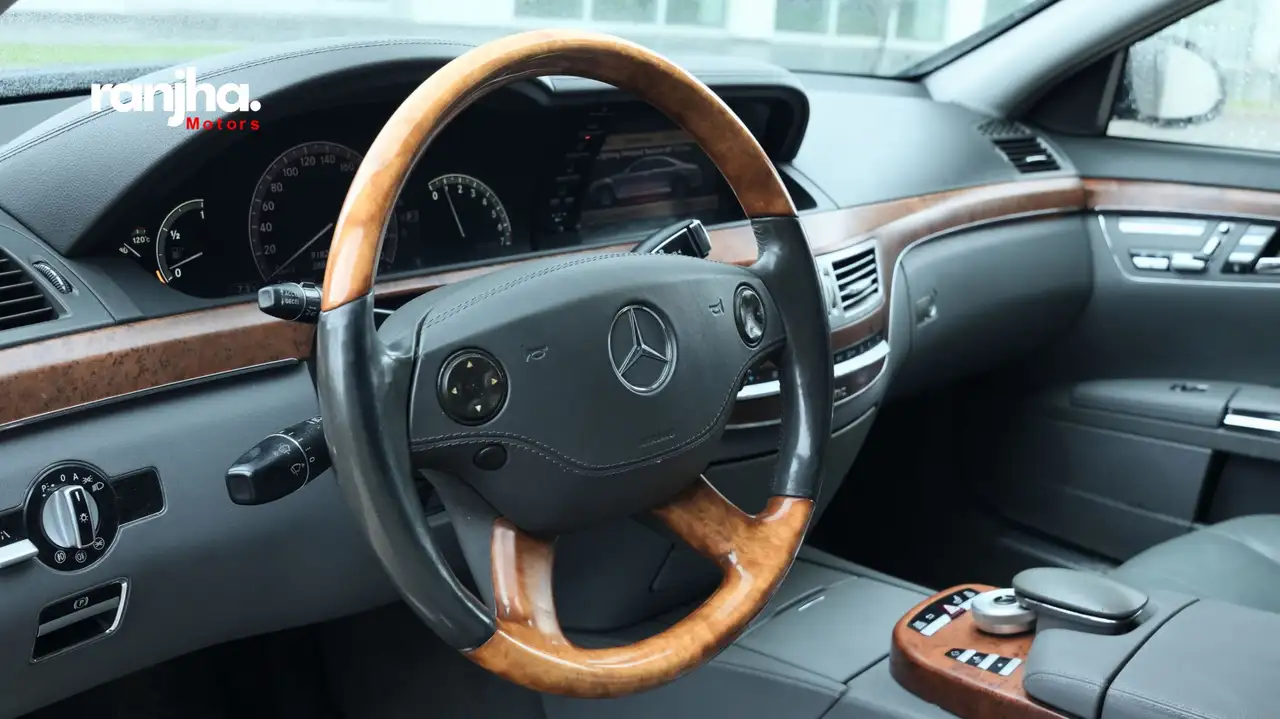 Mercedes-Benz S-Class снимка Mercedes-Benz S-Class