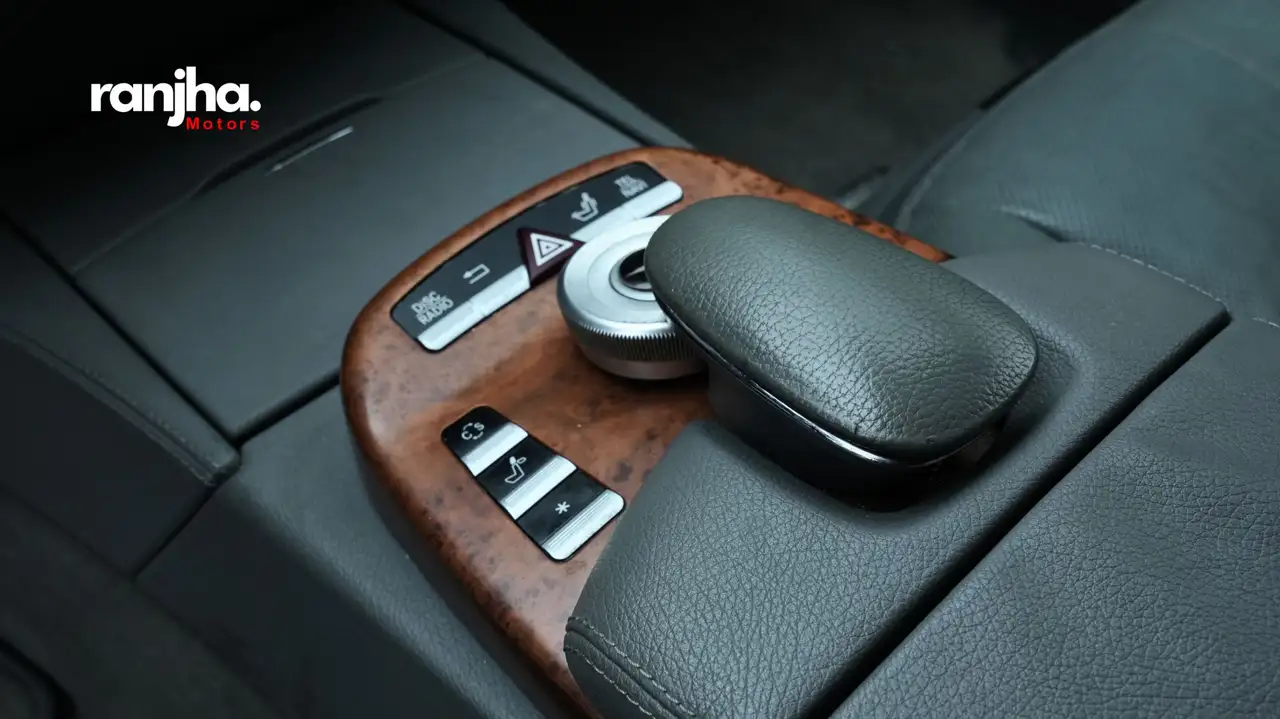 Mercedes-Benz S-Class снимка Mercedes-Benz S-Class