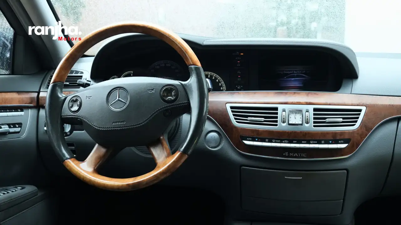 Mercedes-Benz S-Class снимка Mercedes-Benz S-Class