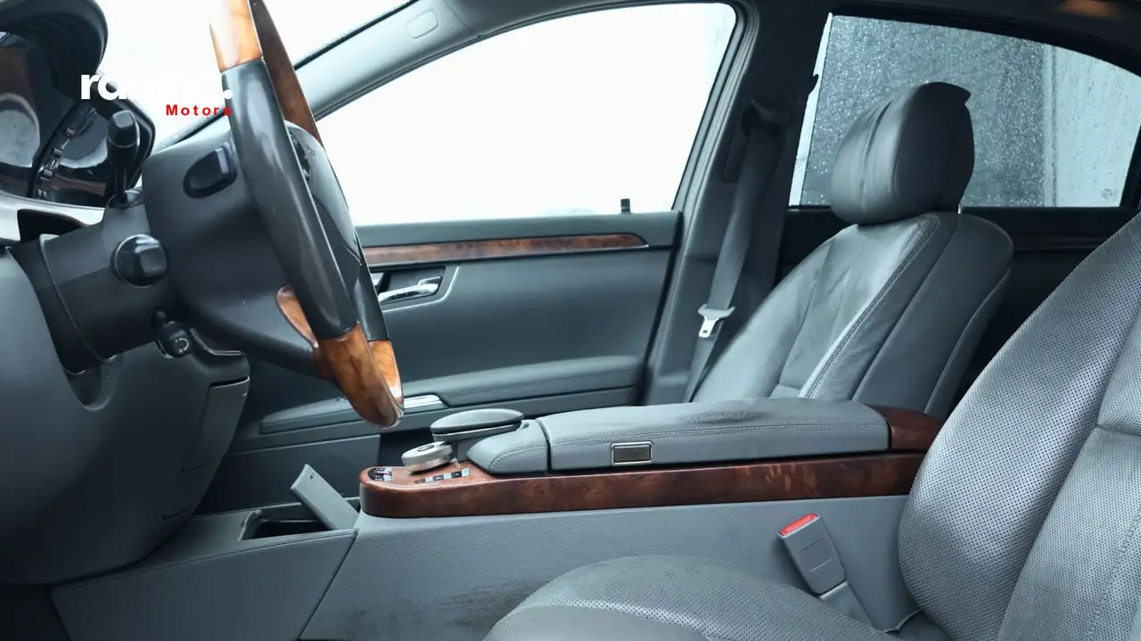 Mercedes-Benz S-Class снимка Mercedes-Benz S-Class