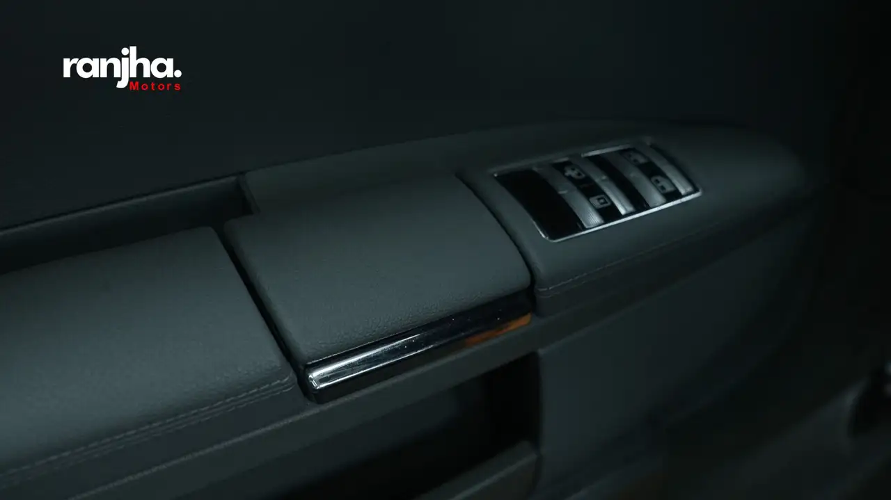 Mercedes-Benz S-Class снимка Mercedes-Benz S-Class