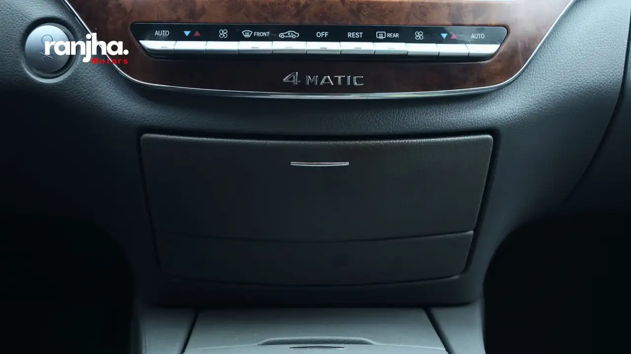 Mercedes-Benz S-Class снимка Mercedes-Benz S-Class