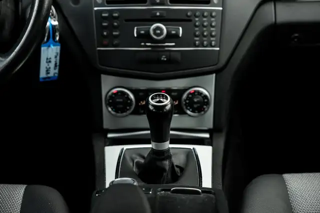Mercedes-Benz C-Class view 17