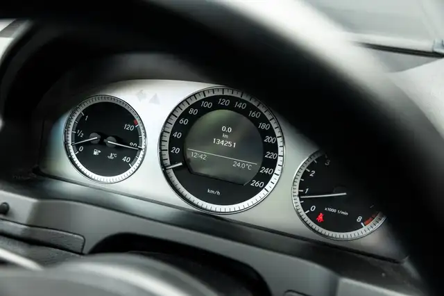 Mercedes-Benz C-Class view 22