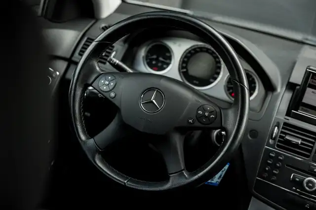 Mercedes-Benz C-Class view 9