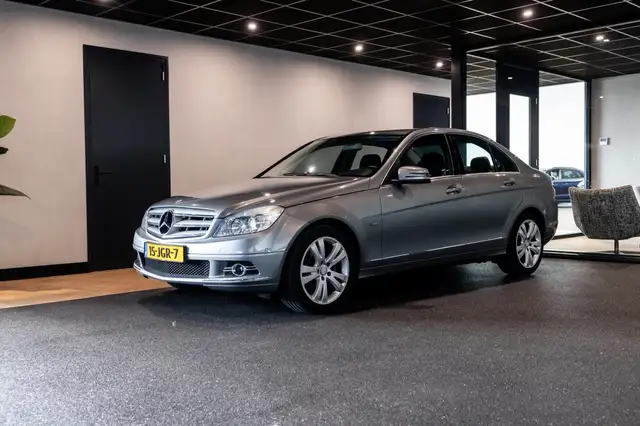 Mercedes-Benz C-Class view 29