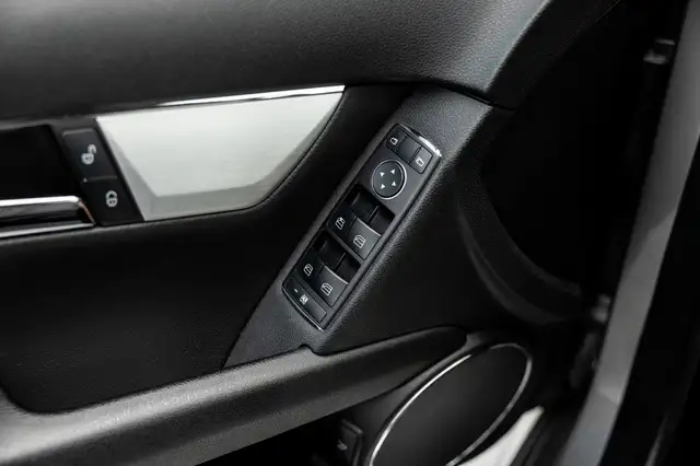 Mercedes-Benz C-Class view 21