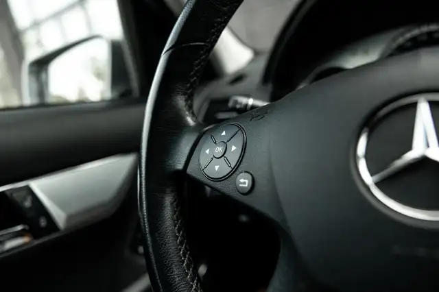 Mercedes-Benz C-Class view 23