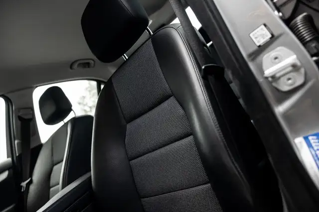 Mercedes-Benz C-Class view 5