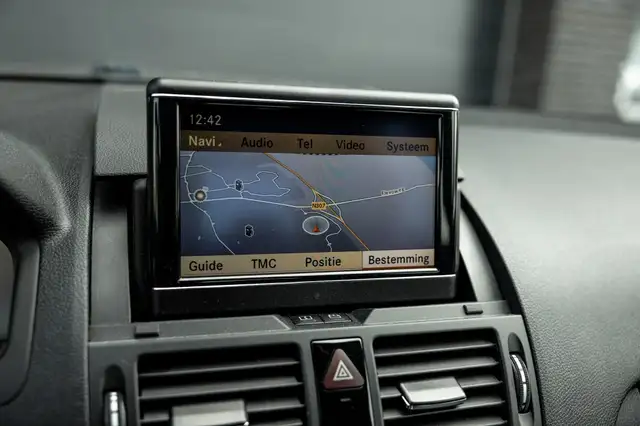 Mercedes-Benz C-Class view 28
