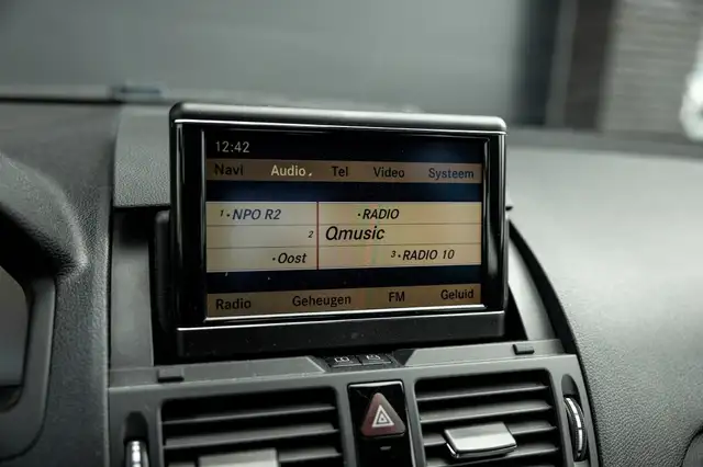 Mercedes-Benz C-Class view 27