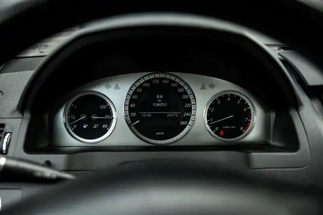 Mercedes-Benz C-Class view 13