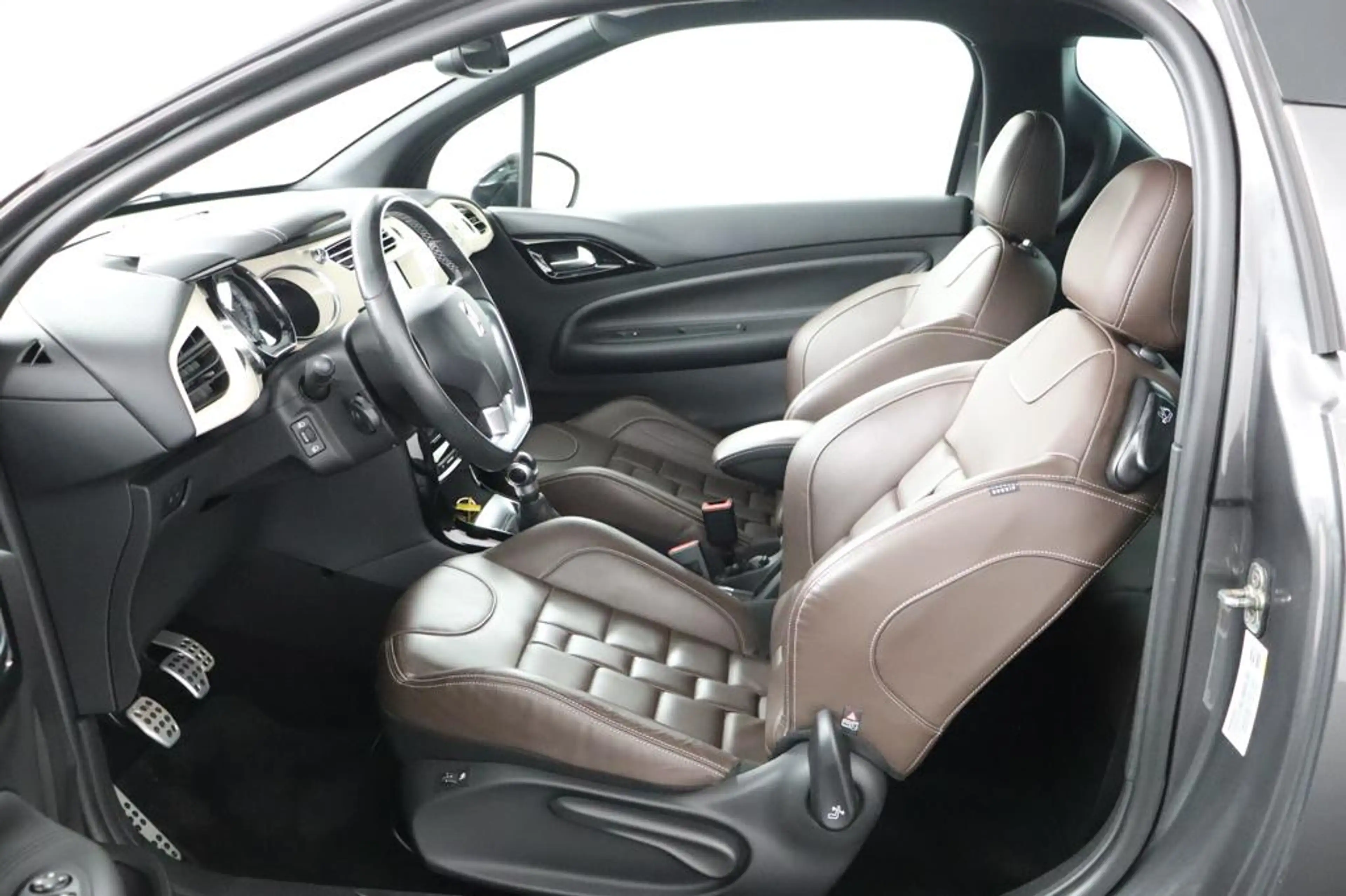 DS Automobiles DS 3 1.2 110pk Café Racer | Navigatie | Leder | Stoelve — photo 14