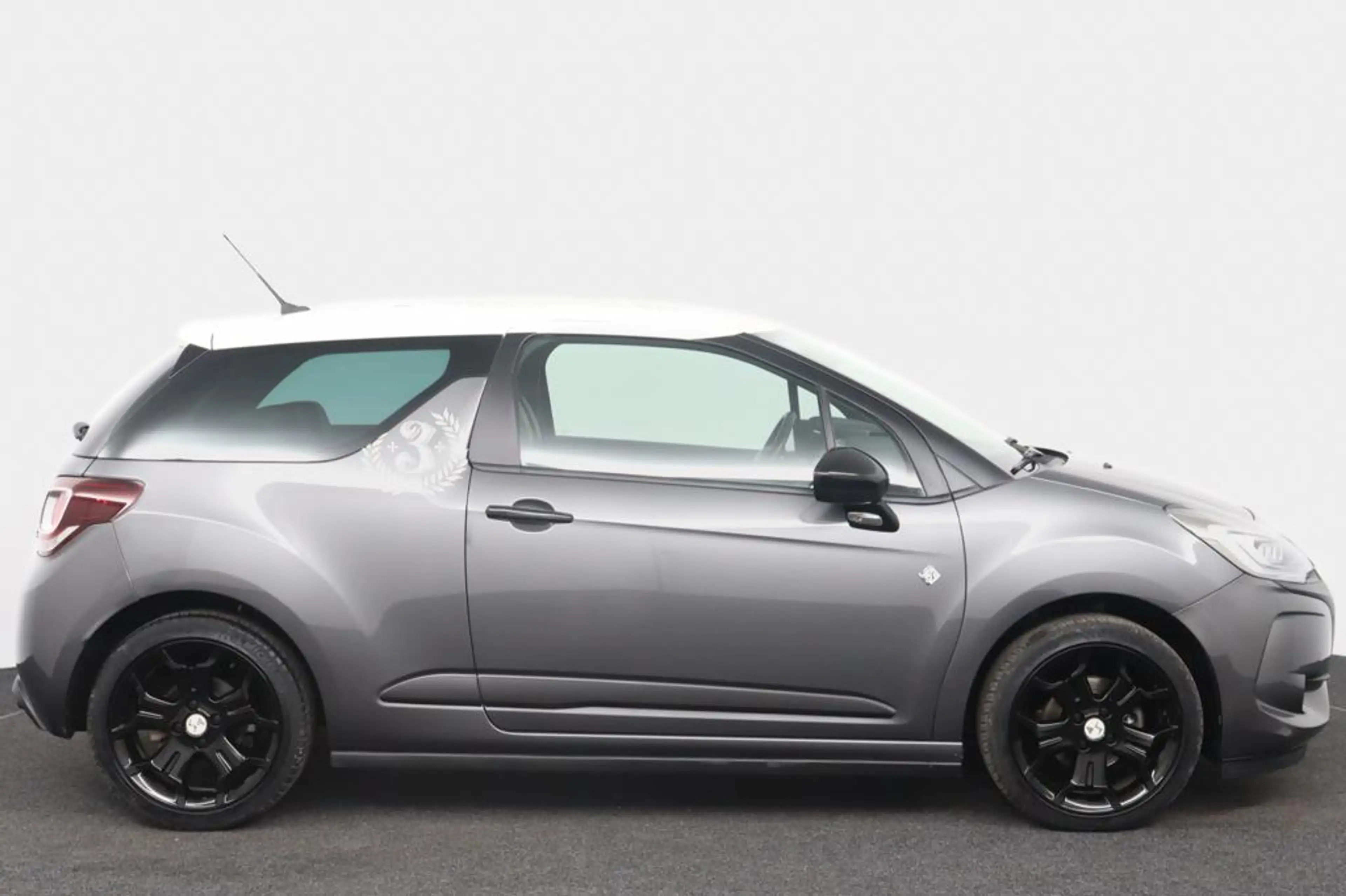 DS Automobiles DS 3 1.2 110pk Café Racer | Navigatie | Leder | Stoelve — photo 11