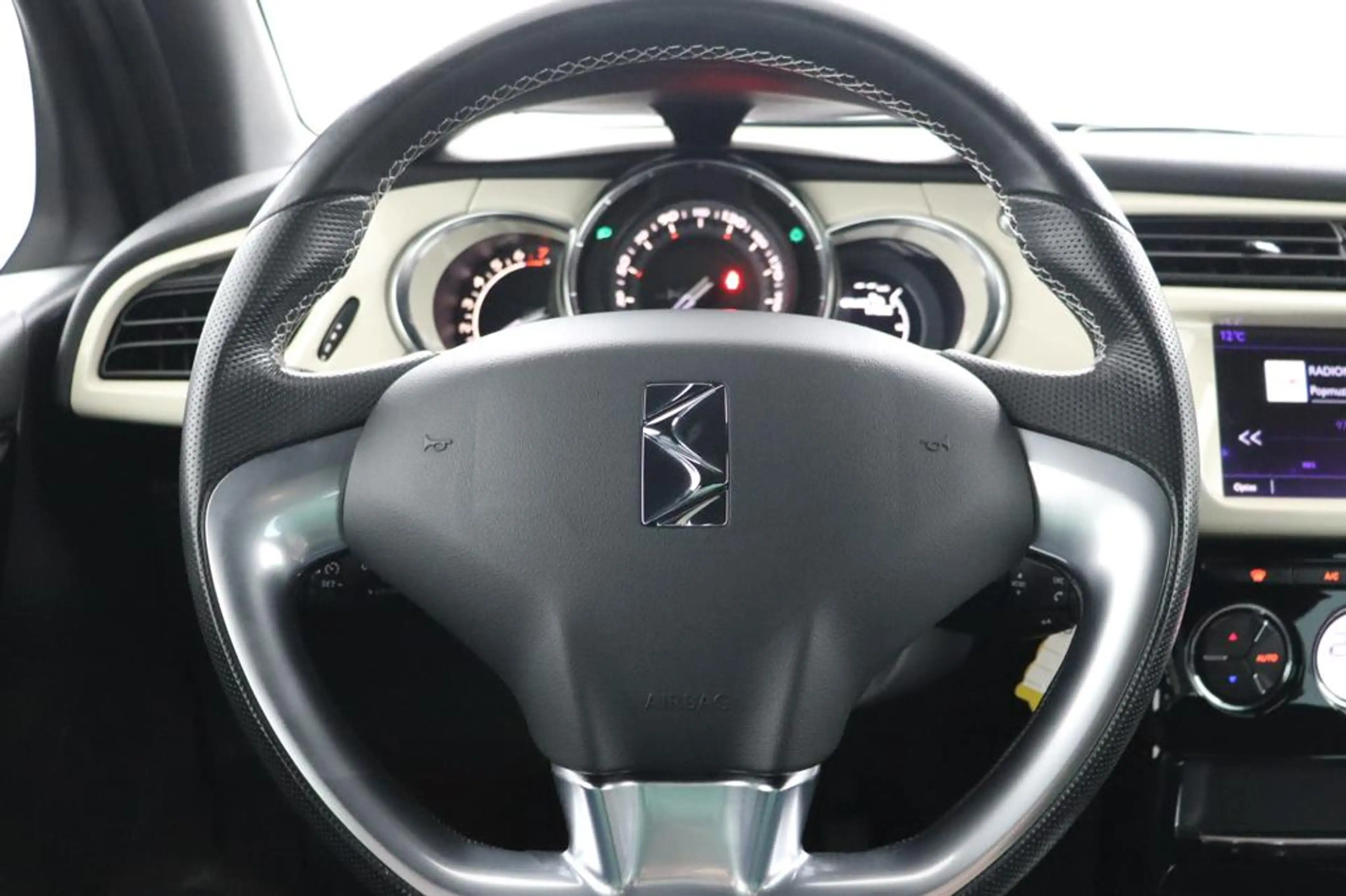 DS Automobiles DS 3 1.2 110pk Café Racer | Navigatie | Leder | Stoelve — photo 15