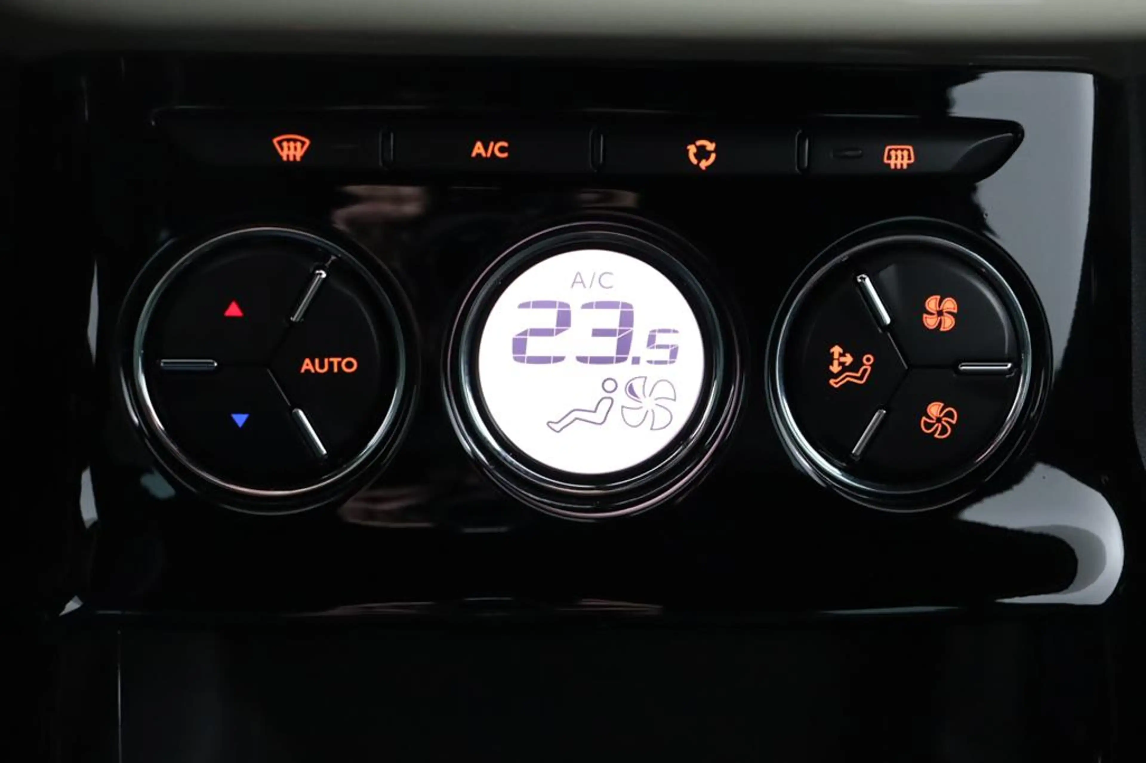 DS Automobiles DS 3 1.2 110pk Café Racer | Navigatie | Leder | Stoelve — photo 6