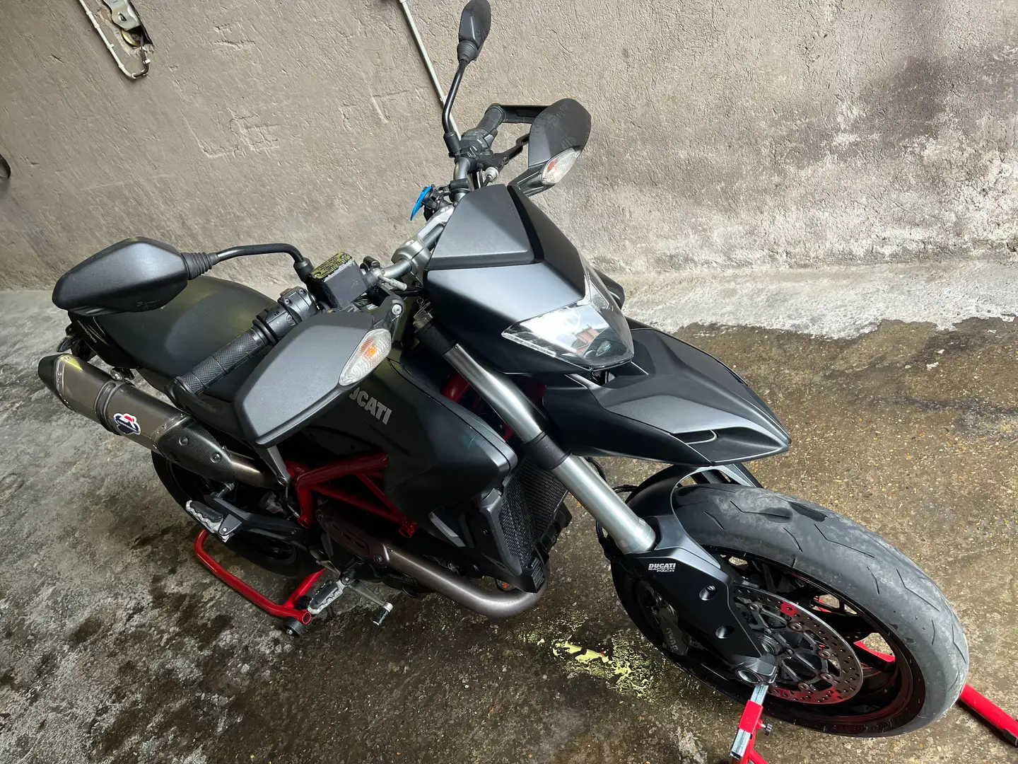 Ducati Hypermotard 821 Чорний - 2