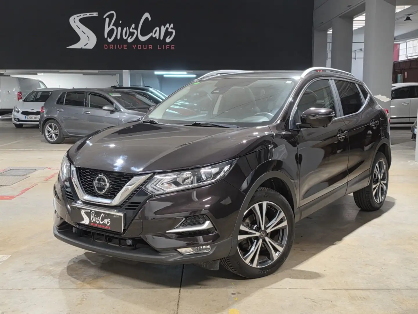 Nissan Qashqai 1.6 DIG-T N-Connecta 4x2 Burdeos - 1