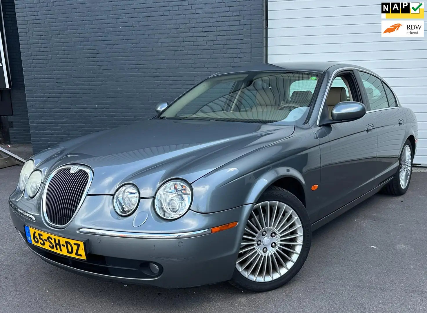 Jaguar S-Type 4.2 V8 Executive 1EEIG/AUTOMAAT/LMV/NAVI/CLIMA/CRU Gris - 1