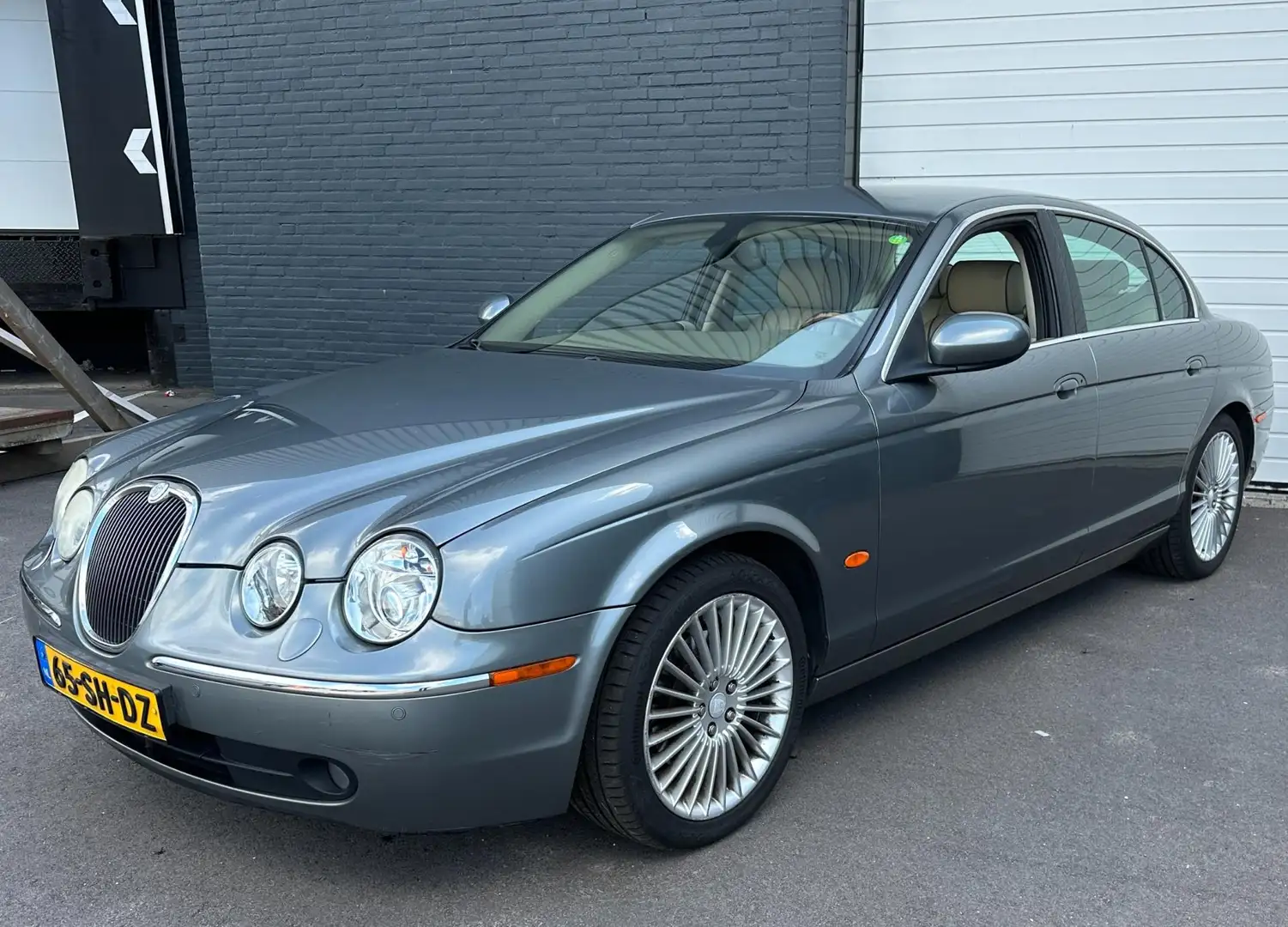 Jaguar S-Type 4.2 V8 Executive 1EEIG/AUTOMAAT/LMV/NAVI/CLIMA/CRU Gris - 2