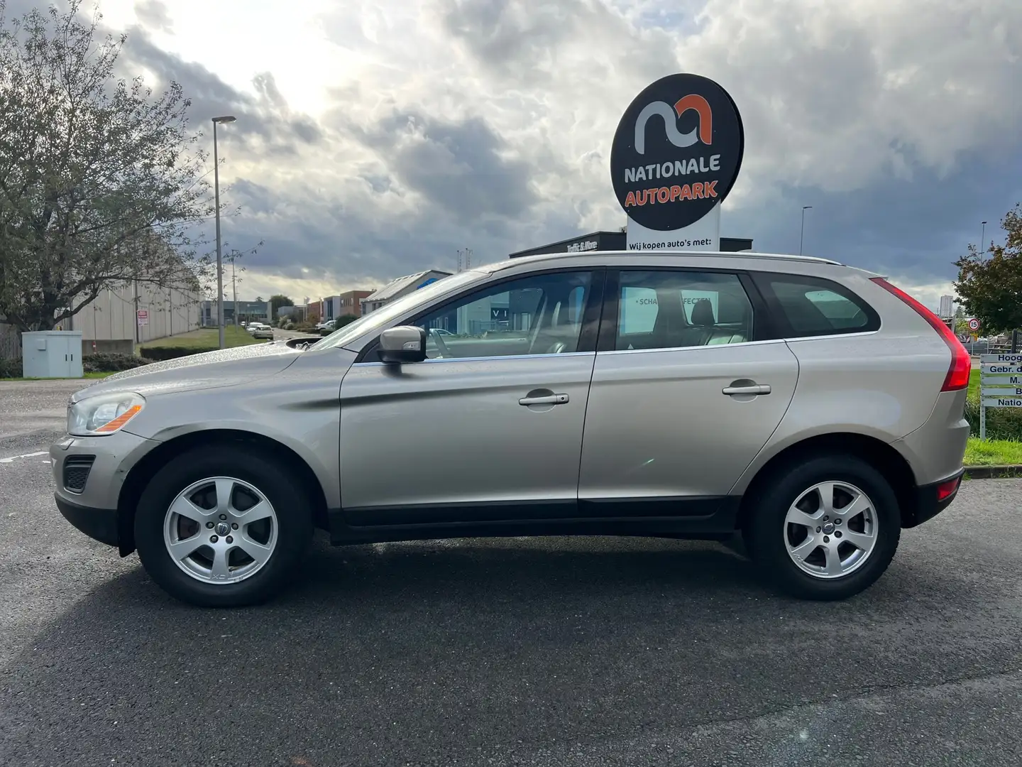 Volvo XC60 2012 * 2.0 D4 Summum * 143.000 KM NAP* LMV * AIRCO Grey - 2