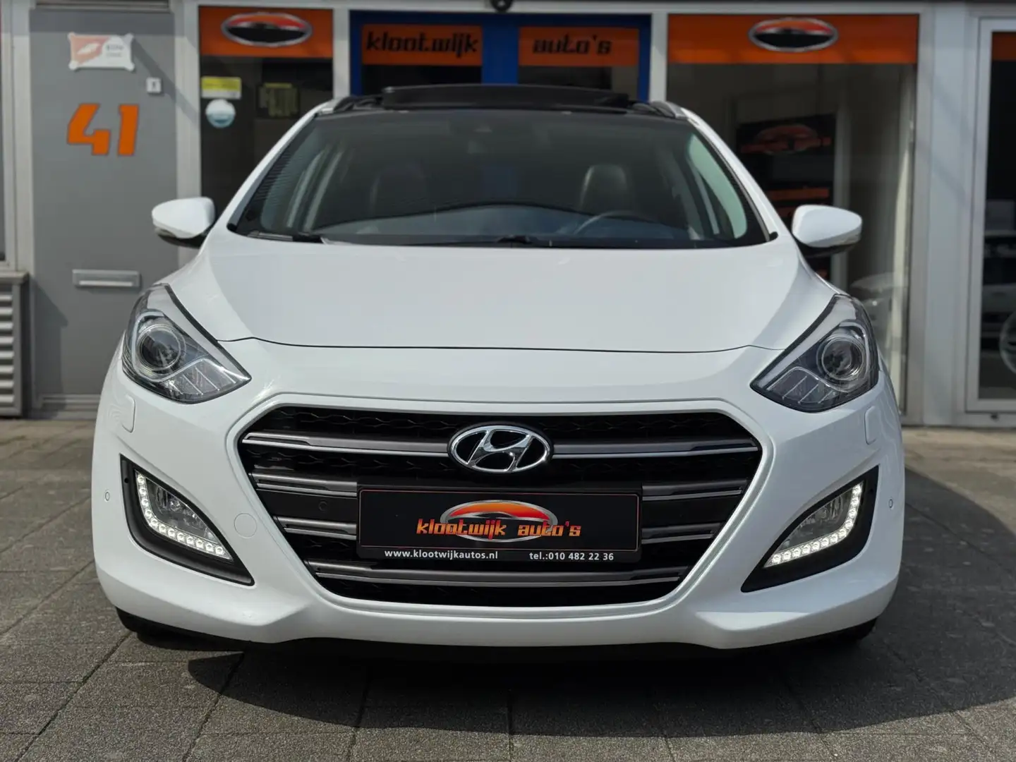 Hyundai i30 Wagon 1.6 GDI Premium Automaat Panorama Leder Deal Wit - 2