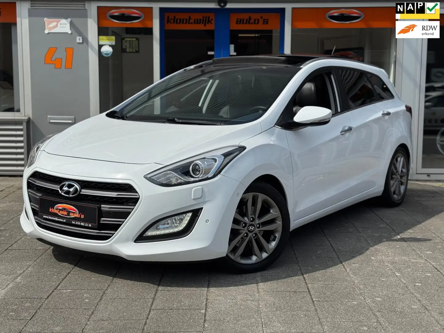 Hyundai i30 Wagon 1.6 GDI Premium Automaat Panorama Leder Deal Wit - 1