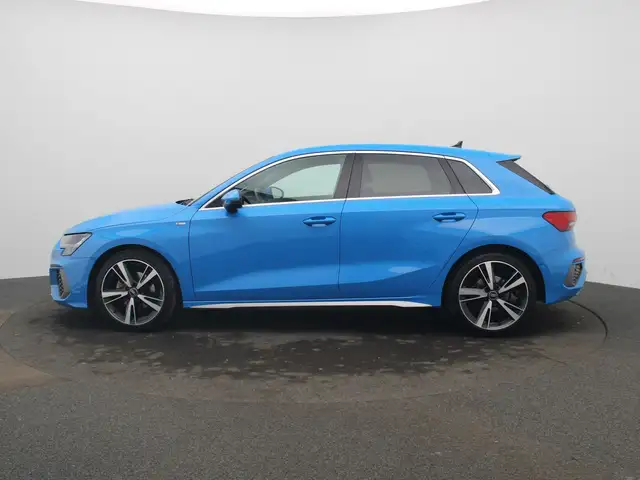 Audi A3 view 4