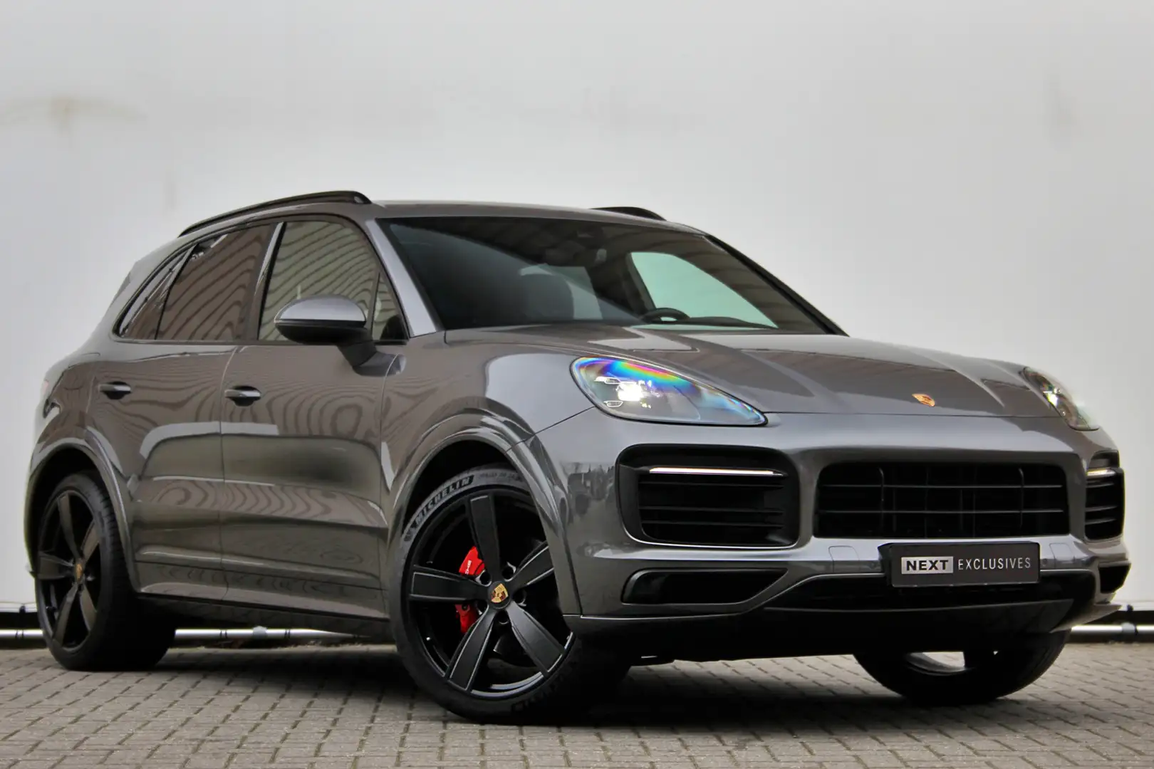 Porsche Cayenne 3.0 BTW | Pano | 22 inch | Bose | Camera | Softclo Grijs - 2
