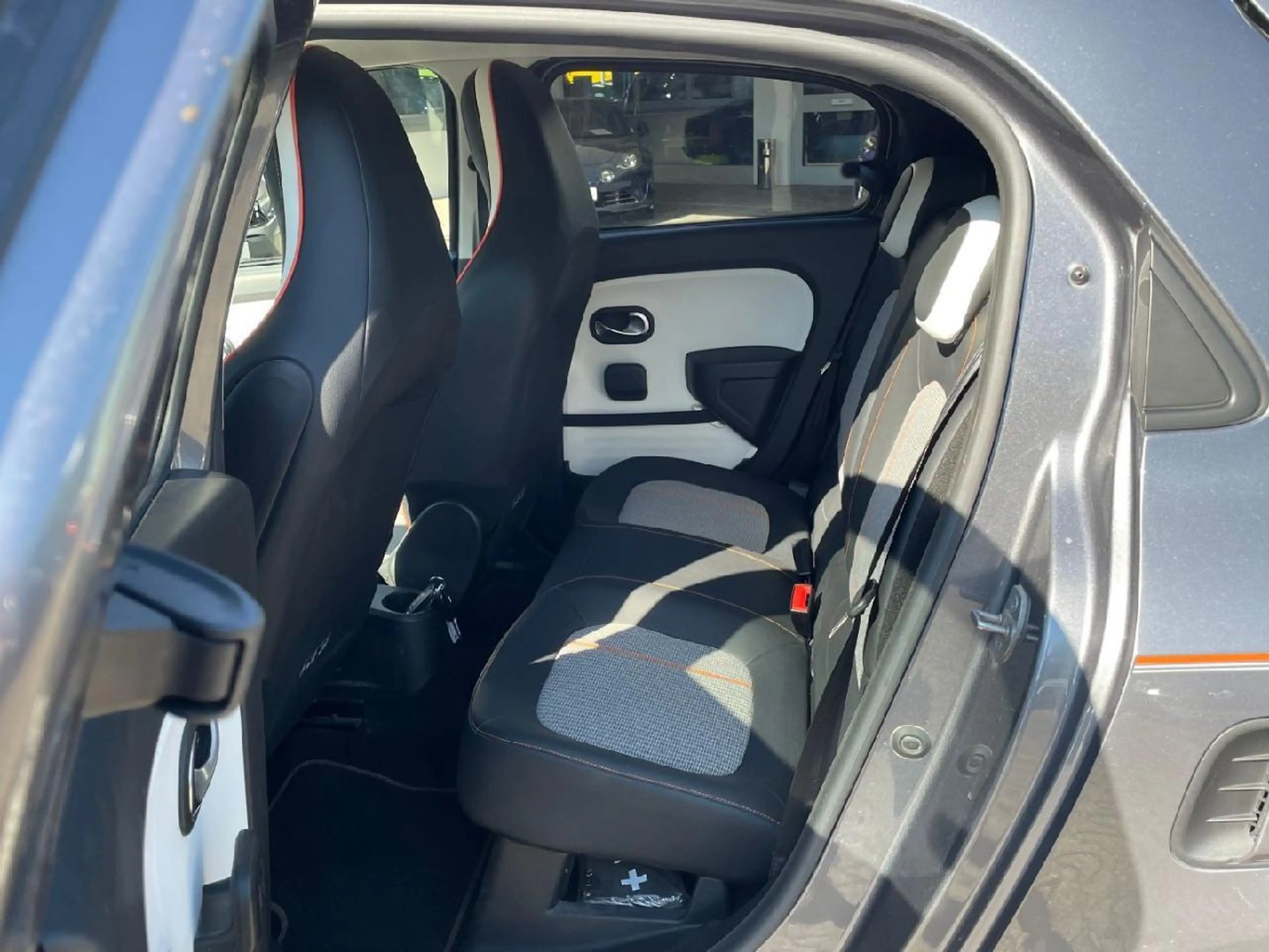 Renault Twingo Vibes Electric — photo 4