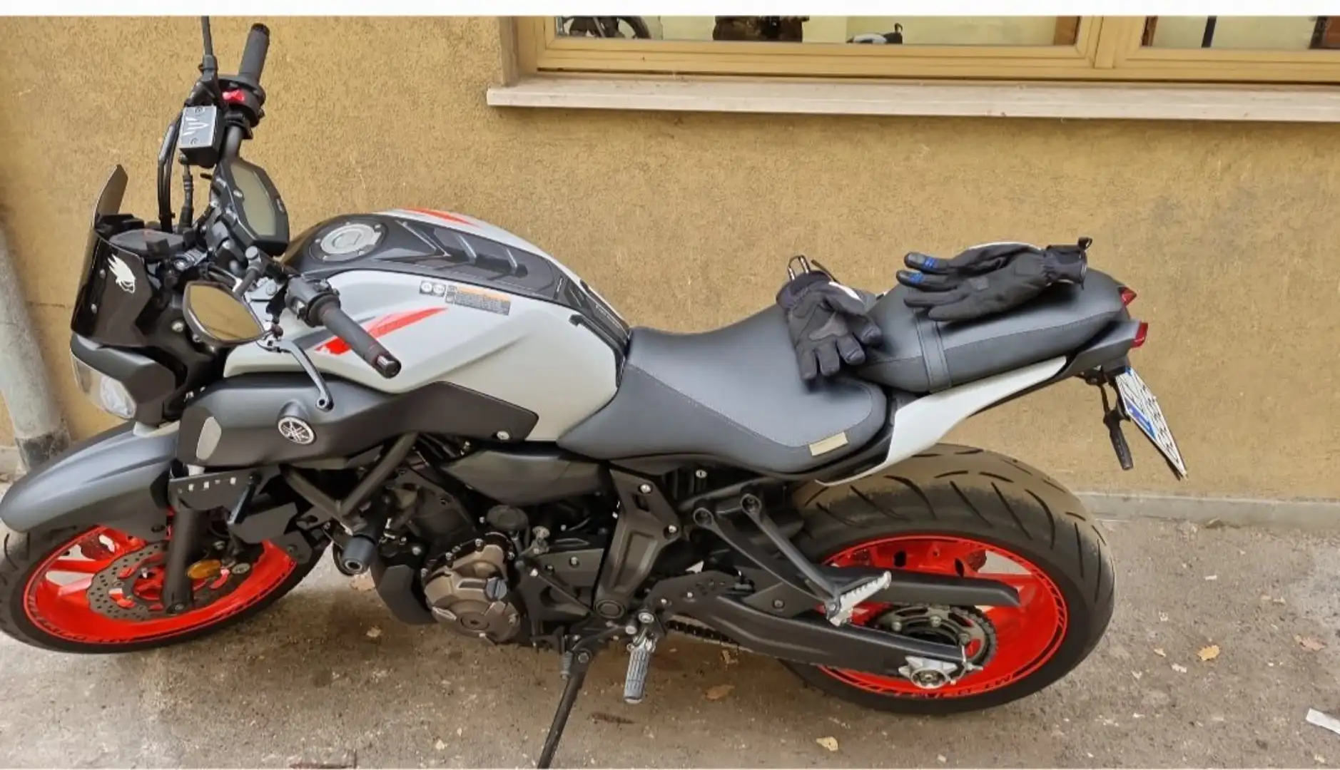 Yamaha MT-07 Grau - 2