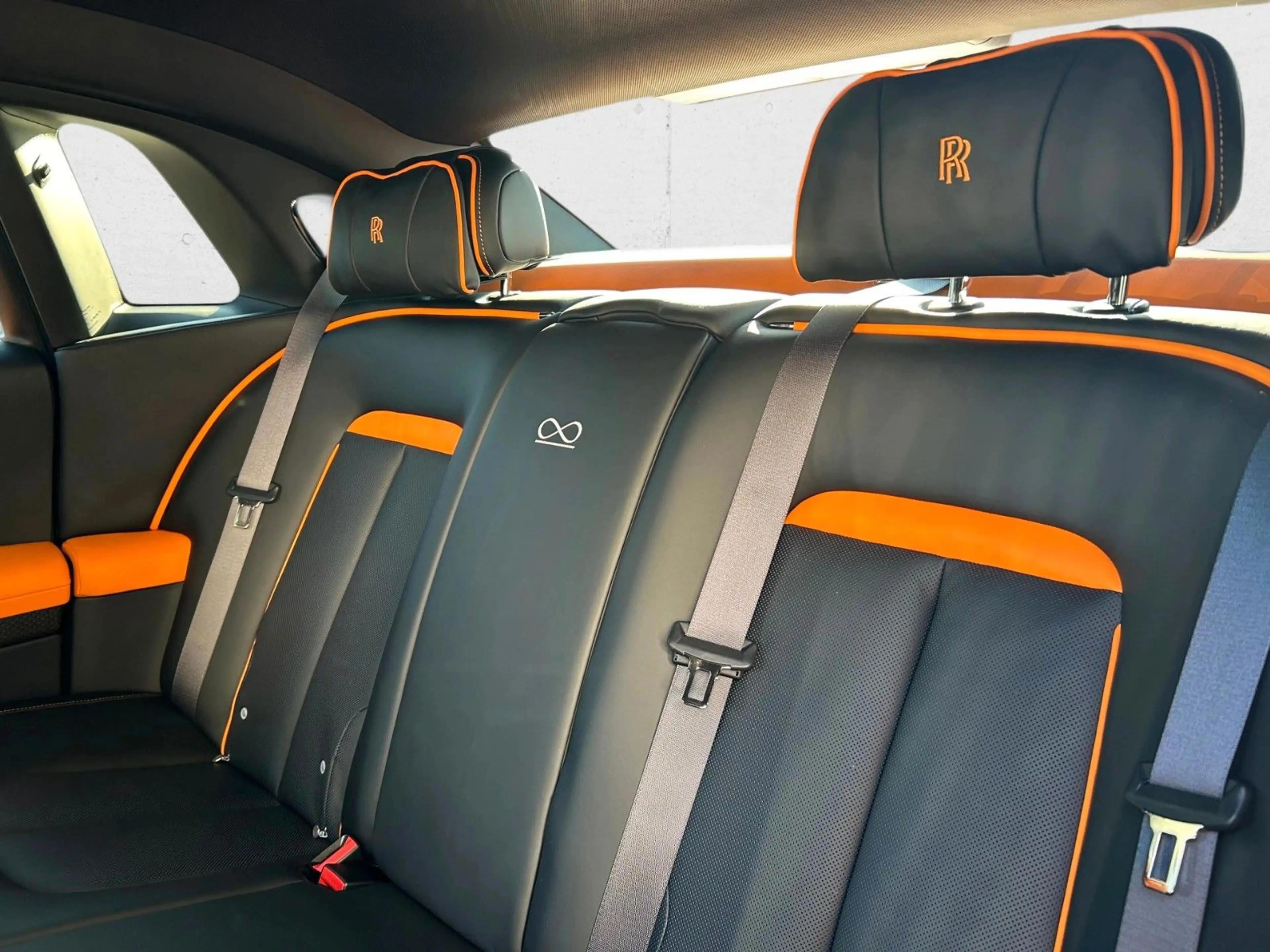 Rolls-Royce Ghost Black Badge — photo 12
