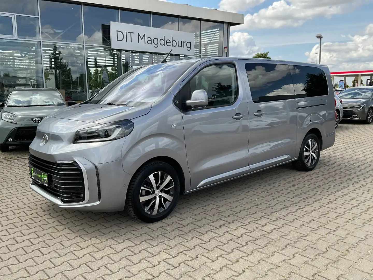 Toyota Proace Verso 2.0 Team D Navi,Carplay,NeuModel Silber - 2