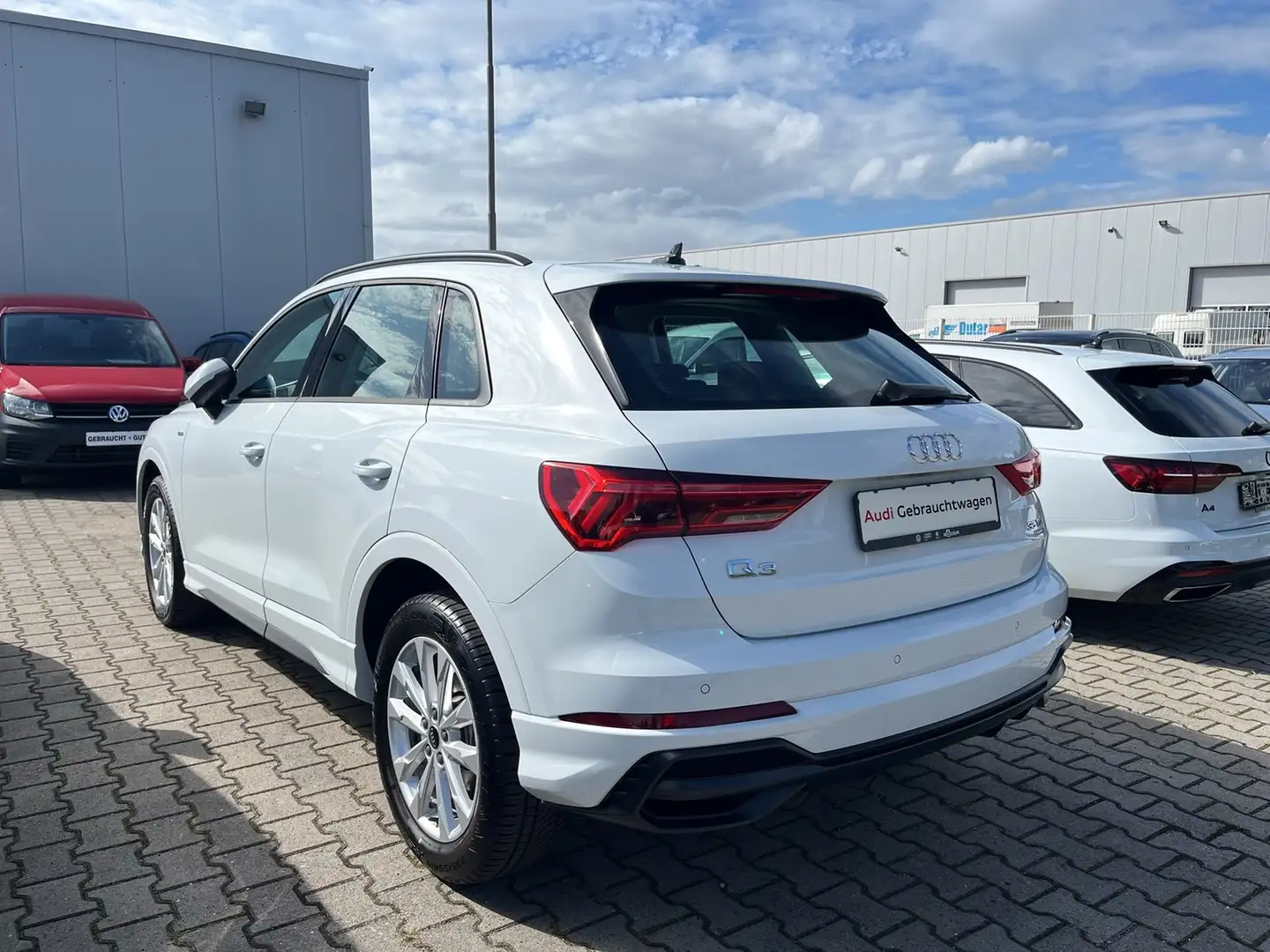 Audi Q3 35 TDI quattro S line Navi AHK LED Weiß - 2