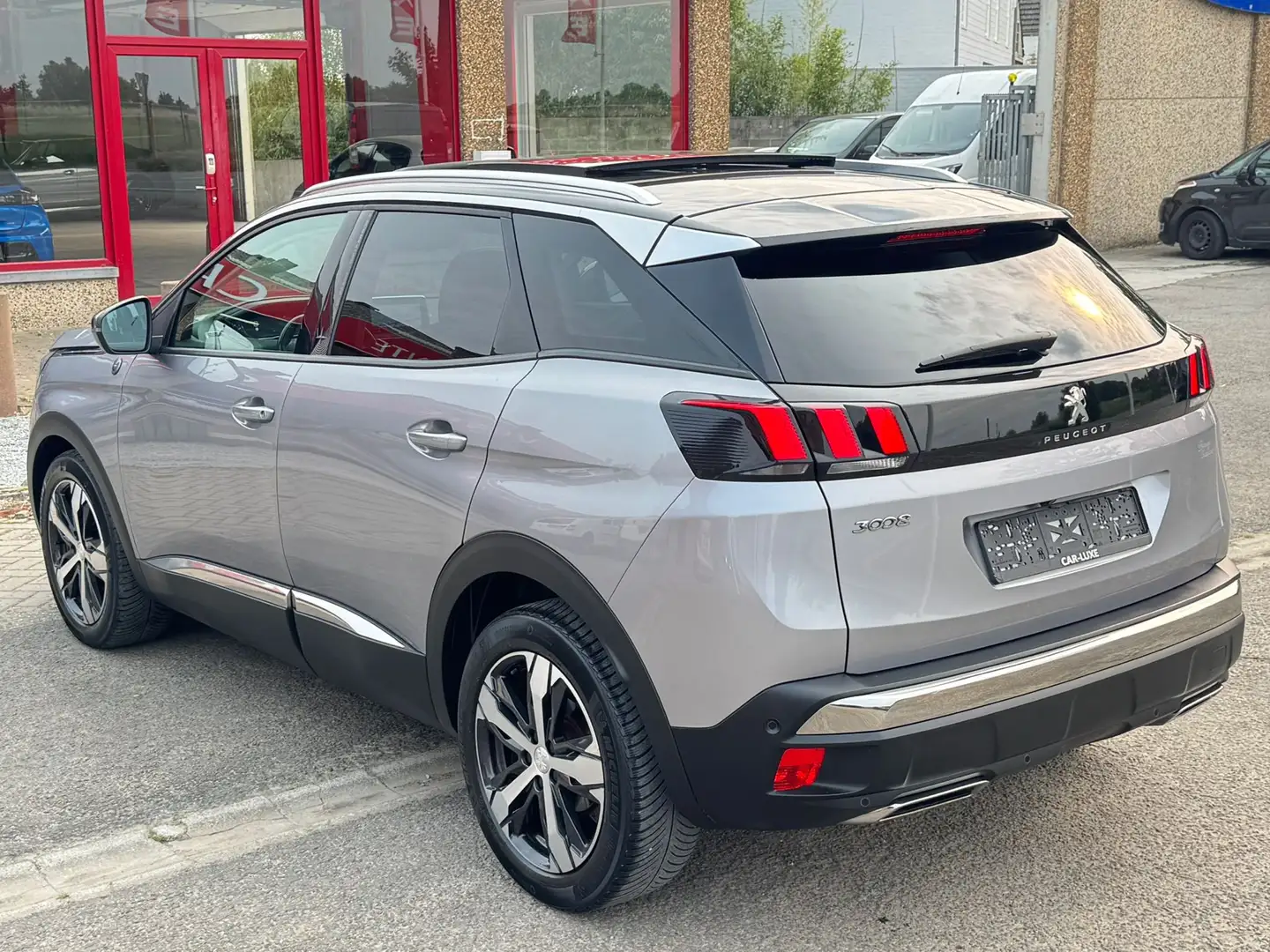 Peugeot 3008 1.2I 13OCV PANORAMIQUE GRAND GPS PURE LED Grijs - 2