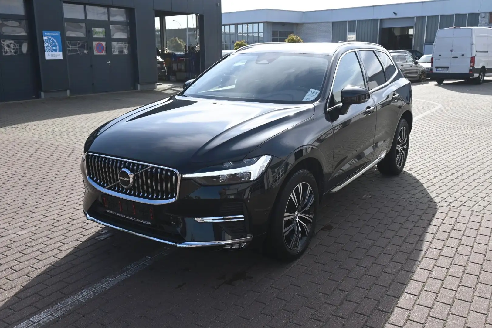 Volvo XC60 B5 AWD Diesel Inscrip. 360°*H&K*PANO*MASSAG Schwarz - 2