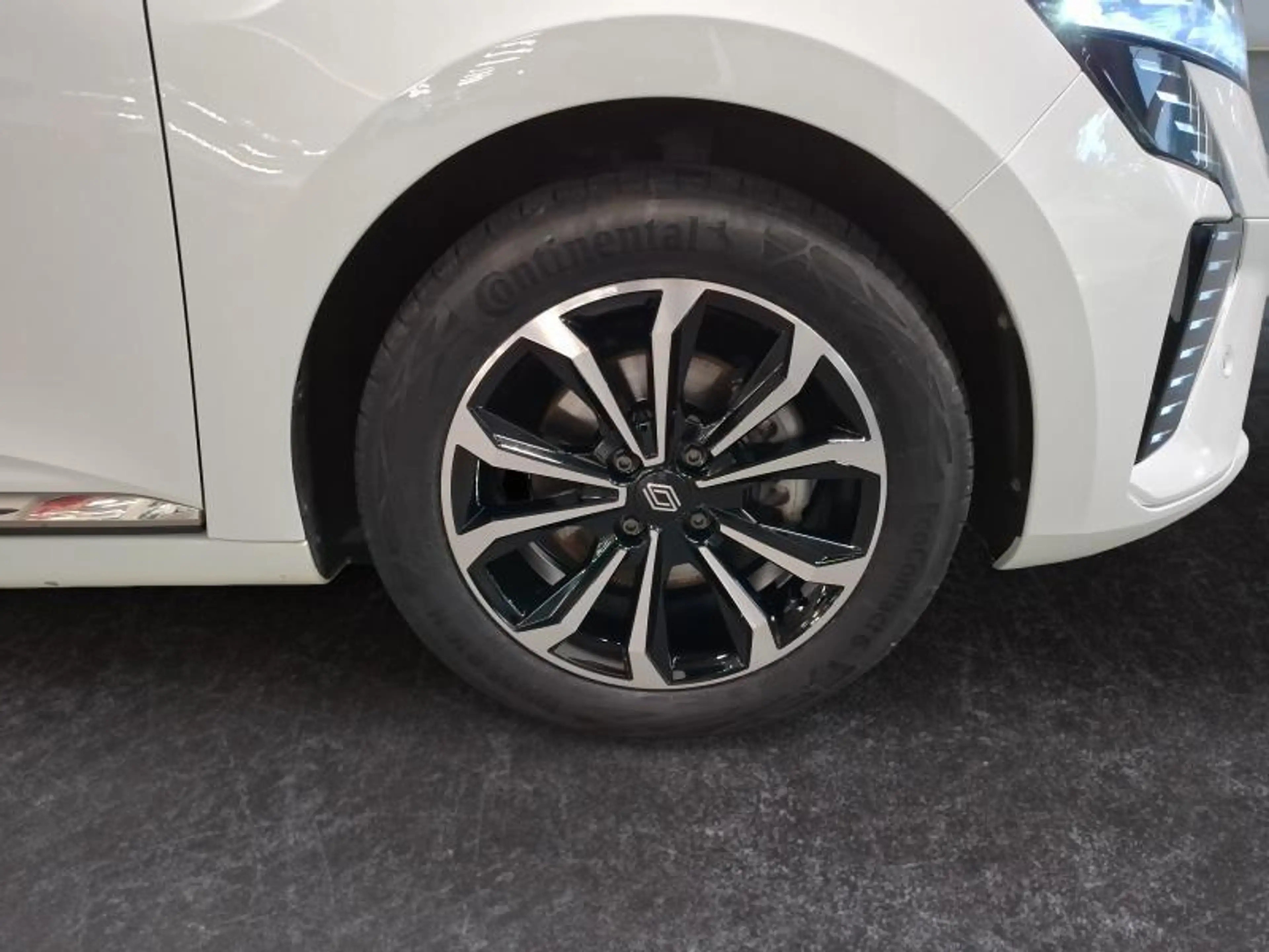 Renault Clio 1.6i E-TECH Hybrid Techno 145 Hp — photo 9