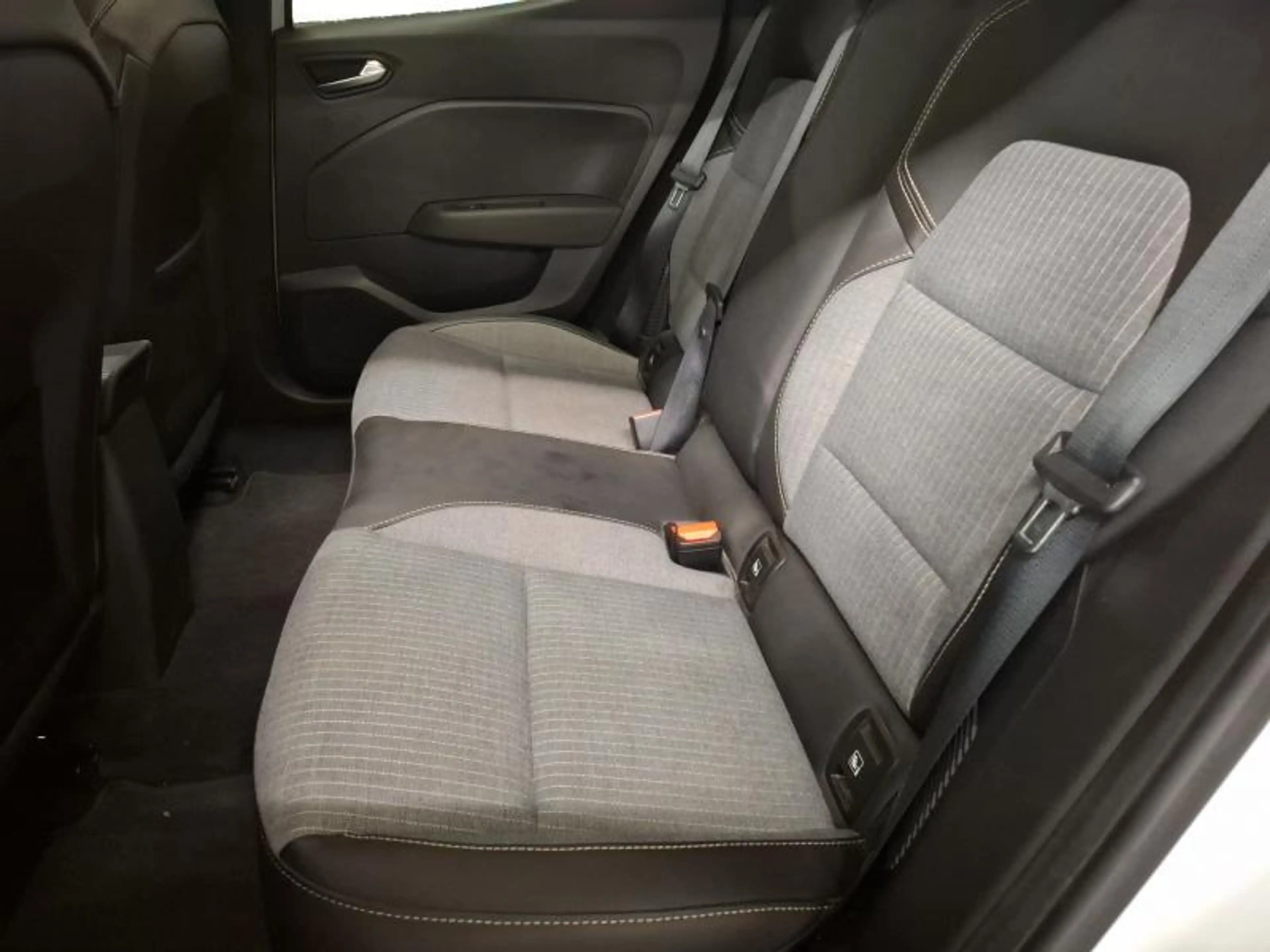 Renault Clio 1.6i E-TECH Hybrid Techno 145 Hp — photo 12