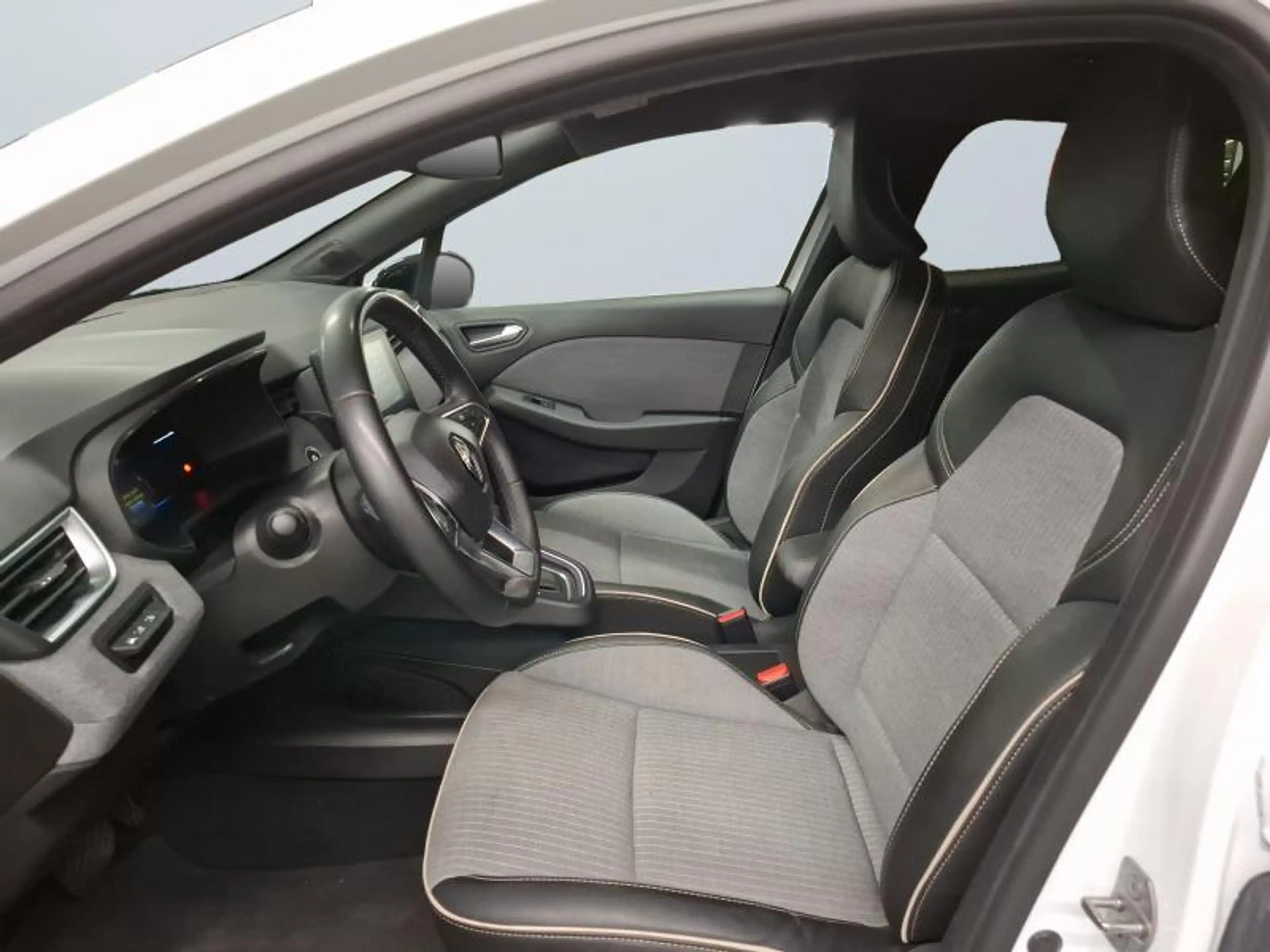 Renault Clio 1.6i E-TECH Hybrid Techno 145 Hp — photo 15