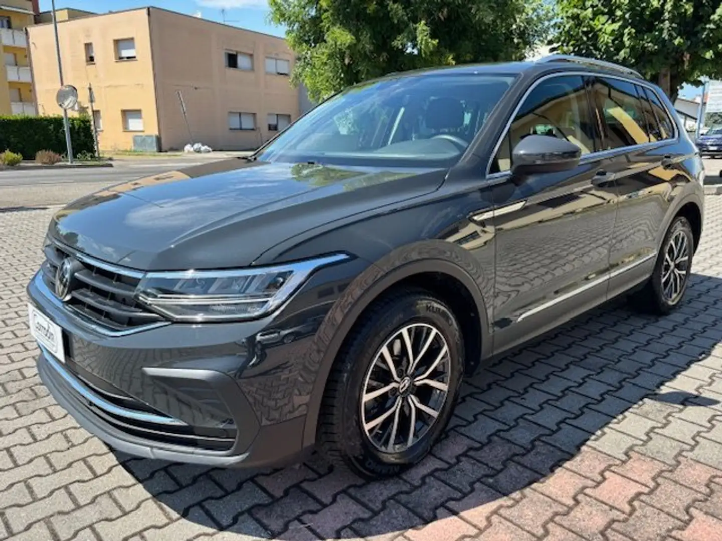 Volkswagen Tiguan Tiguan II 2021 2.0 tdi Life business 150cv dsg Grijs - 1