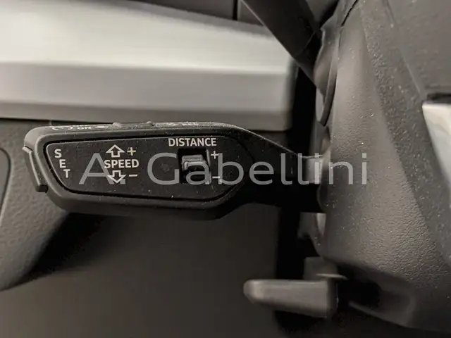 Audi Q5 view 10