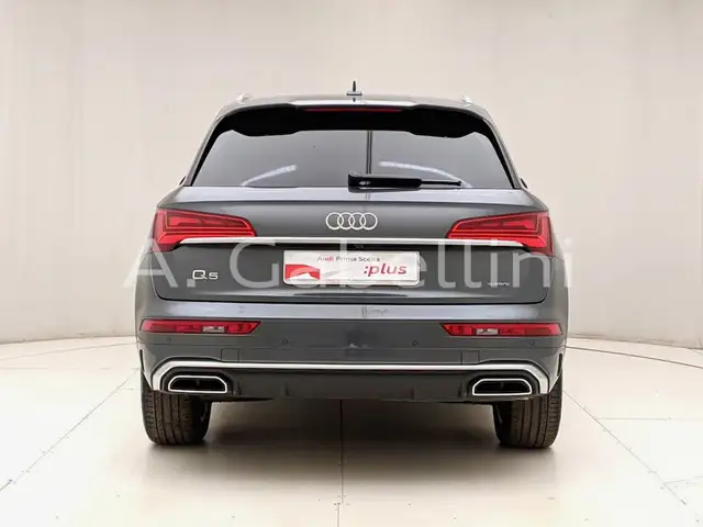 Audi Q5 view 5