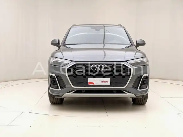 Audi Q5 view 2